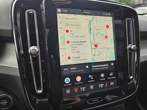 Certified 2025 Volvo XC40 B5 Plus w/ Protection Package Premier image 30