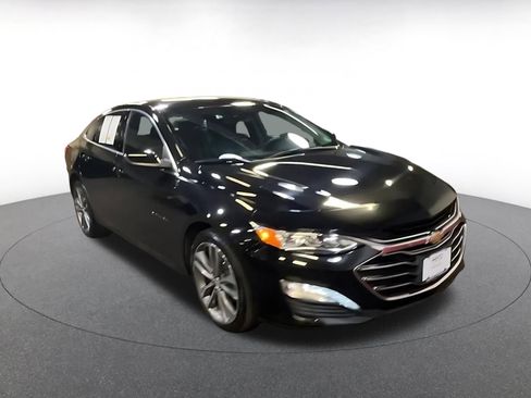 Used 2024 Chevrolet Malibu LT image 3