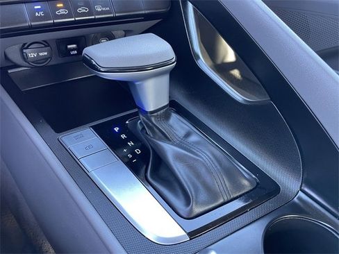 Used 2025 Hyundai Elantra SE image 20