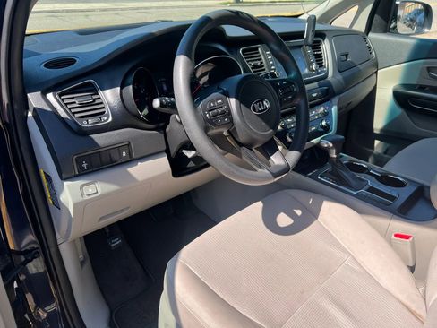 Used 2020 Kia Sedona LX FWD image 16