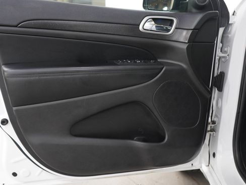 Used 2018 Jeep Grand Cherokee Altitude AWD/4WD image 19