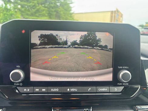 Used 2025 Nissan Pathfinder SV AWD/4WD image 25