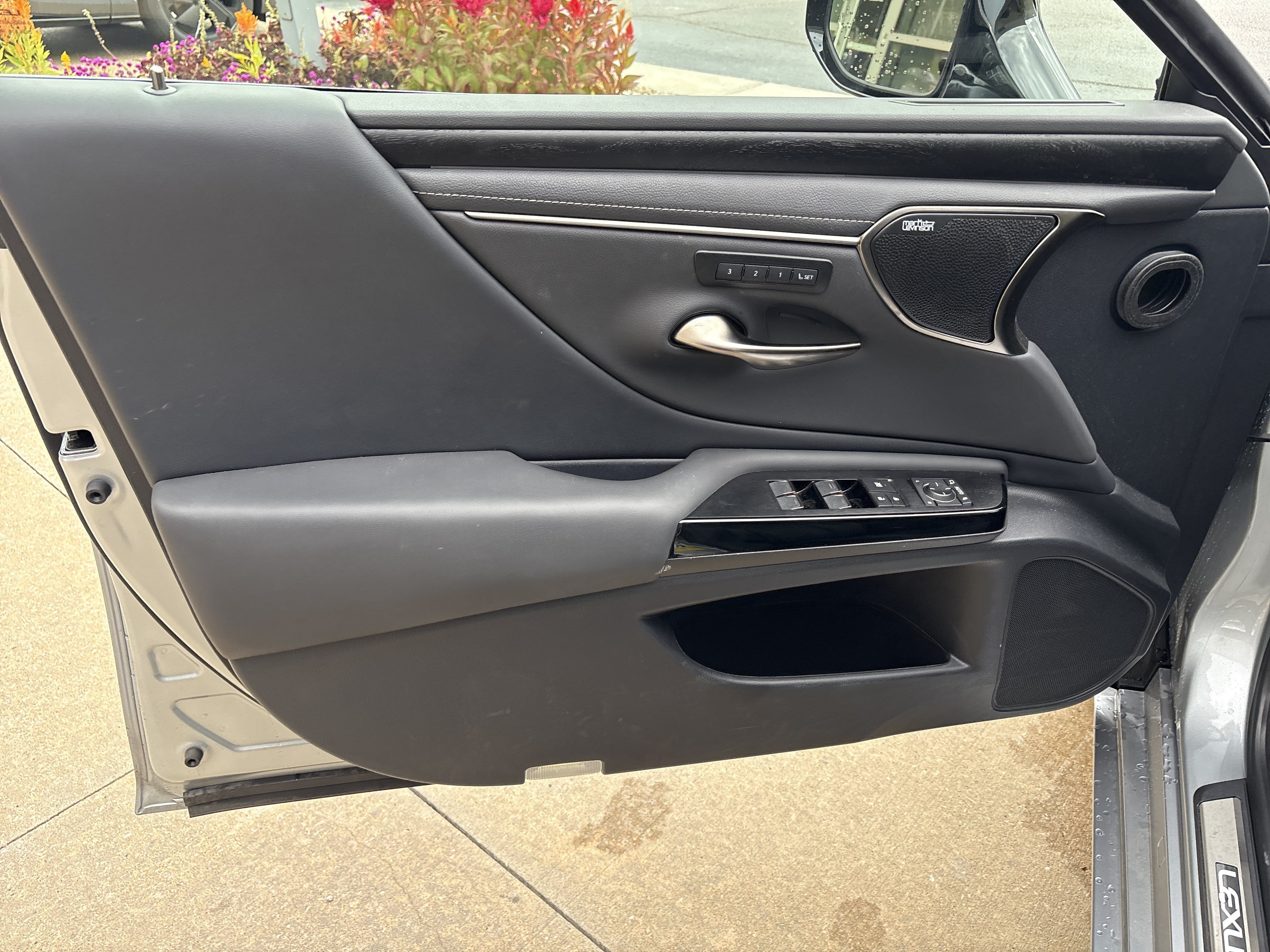 Used 2025 Lexus ES 350 Ultra Luxury w/ Accessory Package (Z2) FWD image 14