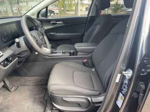 Used 2025 Kia Sportage LX image 25