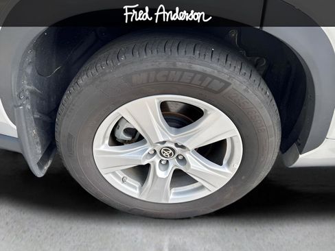 Used 2024 Toyota Highlander LE image 21
