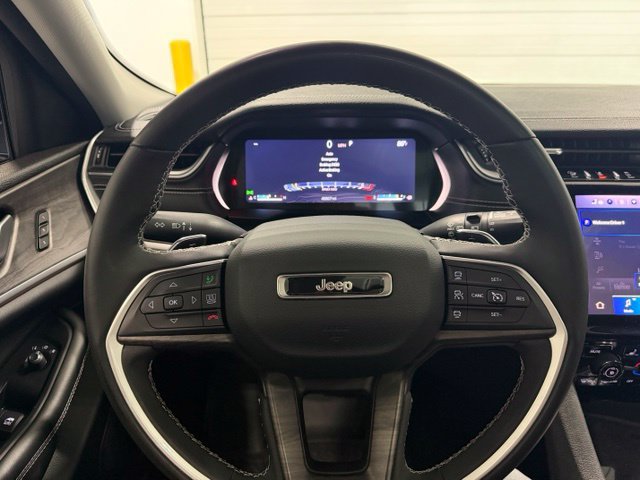 Used 2023 Jeep Grand Cherokee L Limited AWD/4WD image 14