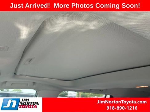 Used 2021 Toyota Highlander Limited FWD image 11