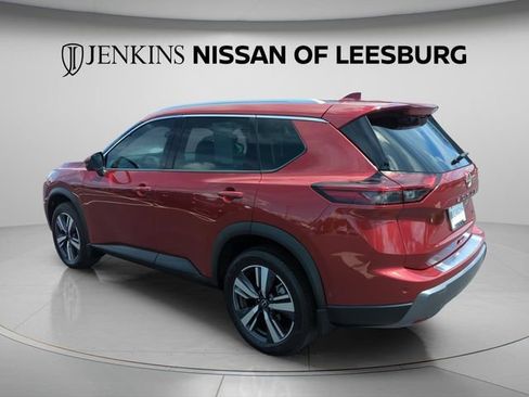 Certified 2025 Nissan Rogue SL FWD image 9