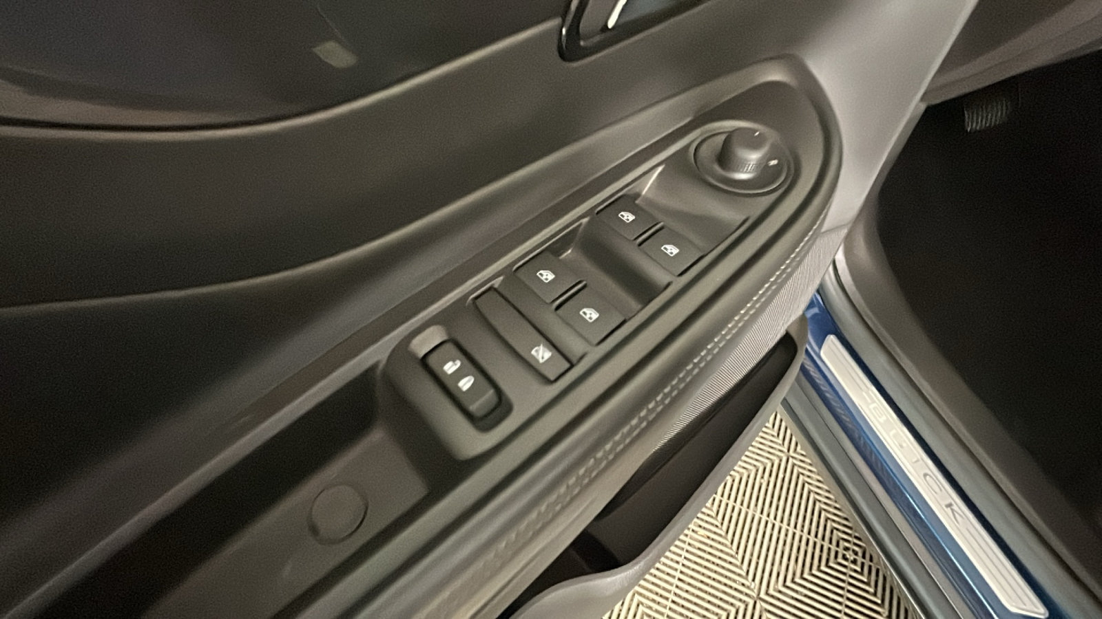 Used 2019 Buick Encore Sport Touring FWD image 13