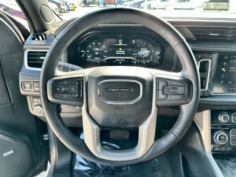Used 2023 GMC Yukon XL Denali image 15