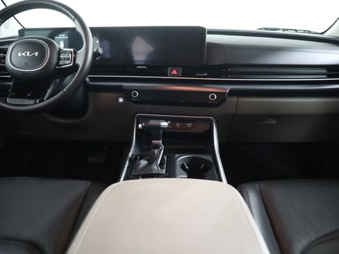 Used 2025 Kia Carnival image 14