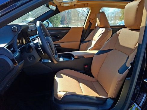 Used 2025 Lexus ES 350 w/ Premium Package image 13