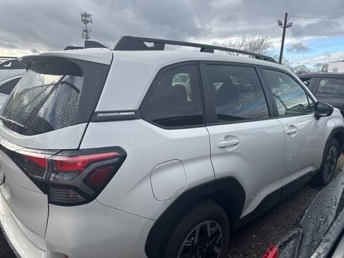 Used 2025 Subaru Forester Premium image 11