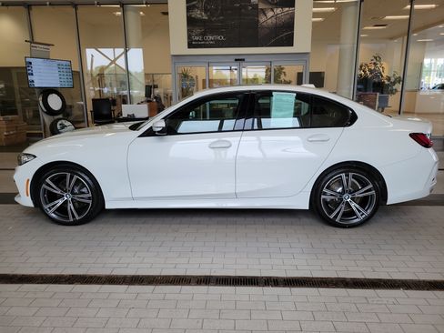 Used 2023 BMW 330i xDrive Sedan w/ Premium Package AWD/4WD image 8