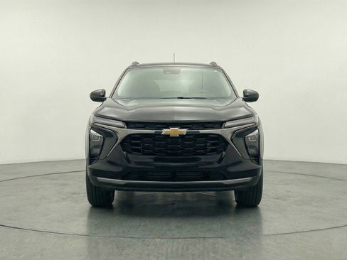 Used 2025 Chevrolet Trax LT w/ LT Convenience Package FWD image 2