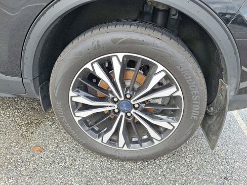 Certified 2022 Ford Escape SE w/ SE Sport Appearance Package image 6