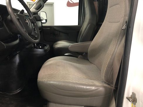 Used 2017 GMC Savana 2500 Extended image 11