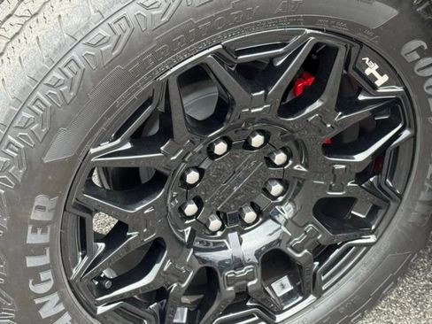 Used 2024 GMC Hummer EV 2X image 13