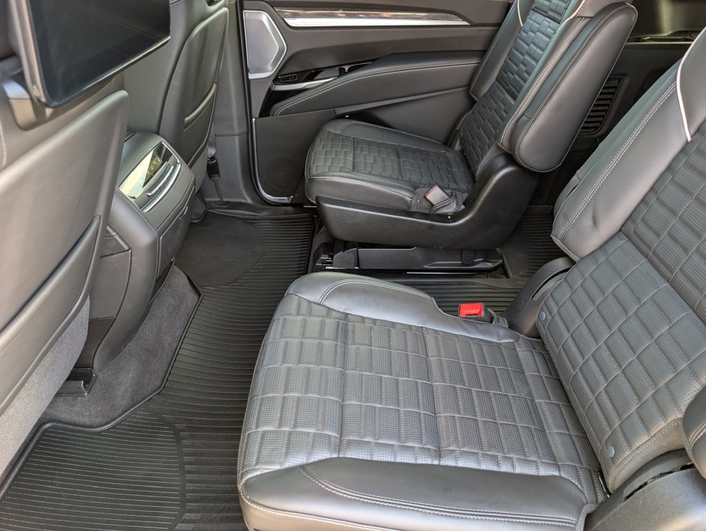 Certified 2025 Cadillac Escalade ESV V AWD/4WD image 17