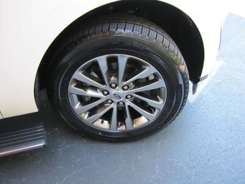 Used 2018 Ford Expedition Max Limited w/ Equipment Group 301A RWD image 30