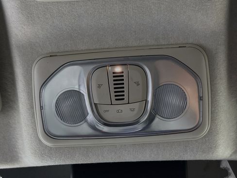 Used 2025 RAM ProMaster 2500 w/ Convenience Group image 18