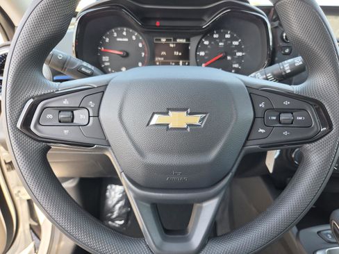 New 2026 Chevrolet Trax LS w/ LS Convenience Package FWD image 16