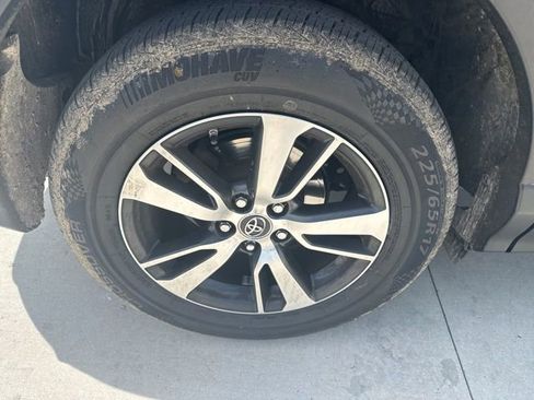Used 2018 Toyota RAV4 XLE w/ Plus Extra Value Package AWD/4WD image 8