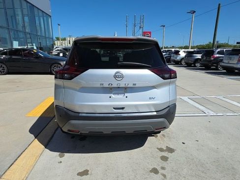 Used 2023 Nissan Rogue SV w/ SV Premium B Package image 5