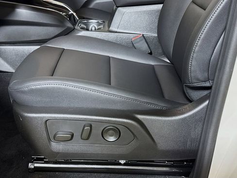 New 2026 GMC Canyon Elevation w/ Convenience Package image 17