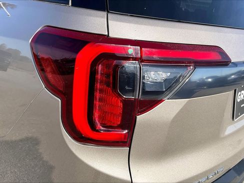 Used 2022 GMC Acadia AT4 w/ Technology Package image 28