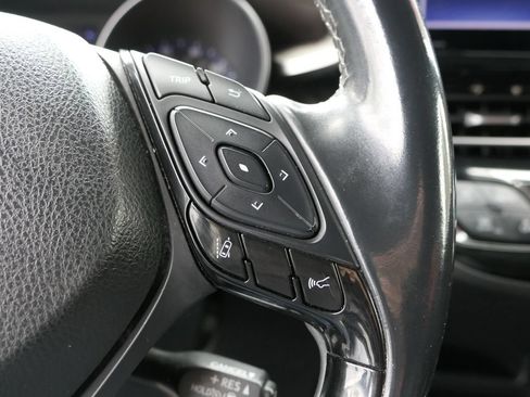 Used 2019 Toyota C-HR Limited FWD image 16