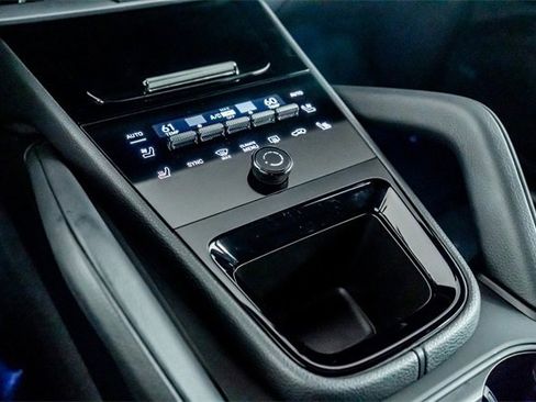 Used 2025 Porsche Cayenne image 52