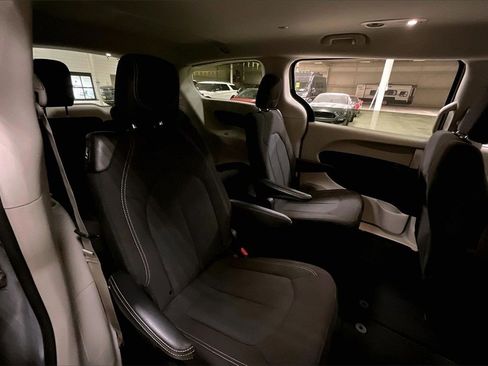 Used 2024 Chrysler Voyager LX image 25