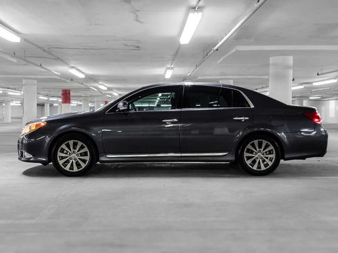 Used 2012 Toyota Avalon Limited FWD image 12