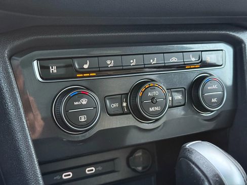 Used 2021 Volkswagen Tiguan SE R-Line image 43