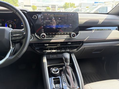 Used 2024 Chevrolet Colorado Z71 w/ Z71 Convenience Package 2 image 30