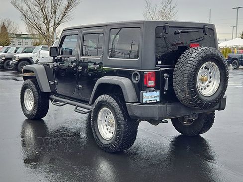 Used 2017 Jeep Wrangler Unlimited Rubicon w/ Connectivity Group AWD/4WD image 4