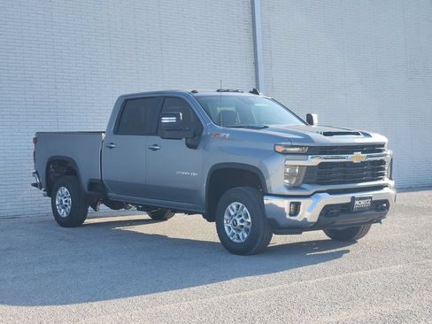 New 2026 Chevrolet Silverado 2500 LT w/ Leather Package AWD/4WD image 2