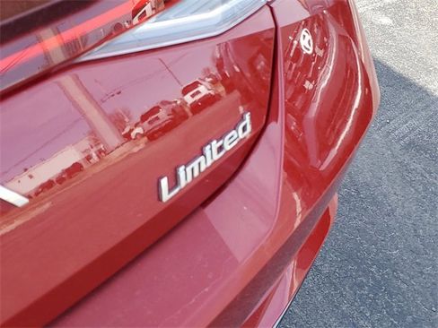 Used 2023 Hyundai Elantra Limited image 10