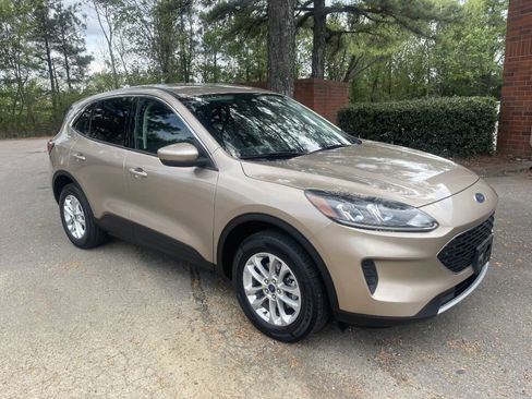Used 2021 Ford Escape SE w/ Convenience Package AWD/4WD image 2