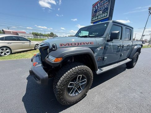 Used 2024 Jeep Gladiator Mojave w/ Convenience Group AWD/4WD image 8