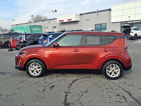 Used 2023 Kia Soul LX w/ LX Technology Package image 7