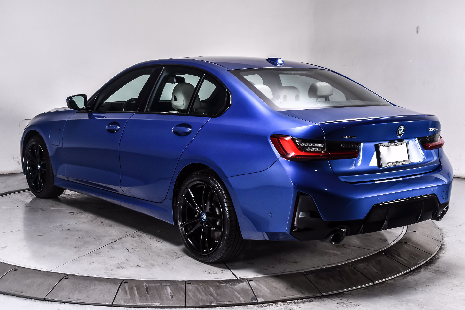 Used 2024 BMW 330e xDrive w/ Premium Package AWD/4WD image 4