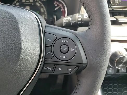 Used 2025 Toyota RAV4 XLE image 15