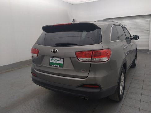 Used 2018 Kia Sorento FWD image 9