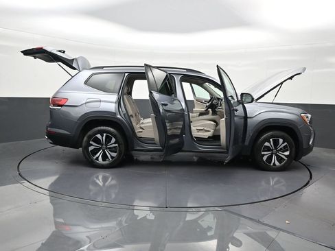 Used 2024 Volkswagen Atlas SE FWD image 35