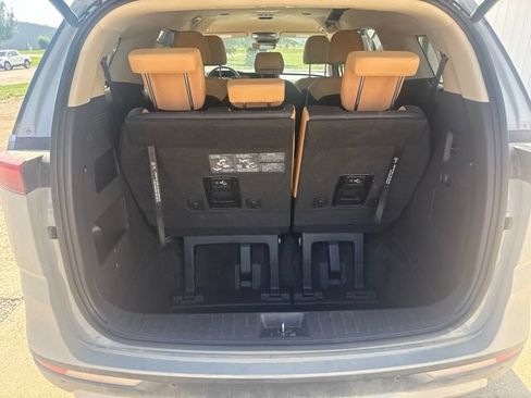 Used 2024 Kia Carnival EX FWD image 18