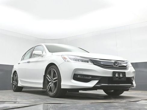 Used 2017 Honda Accord Touring image 39