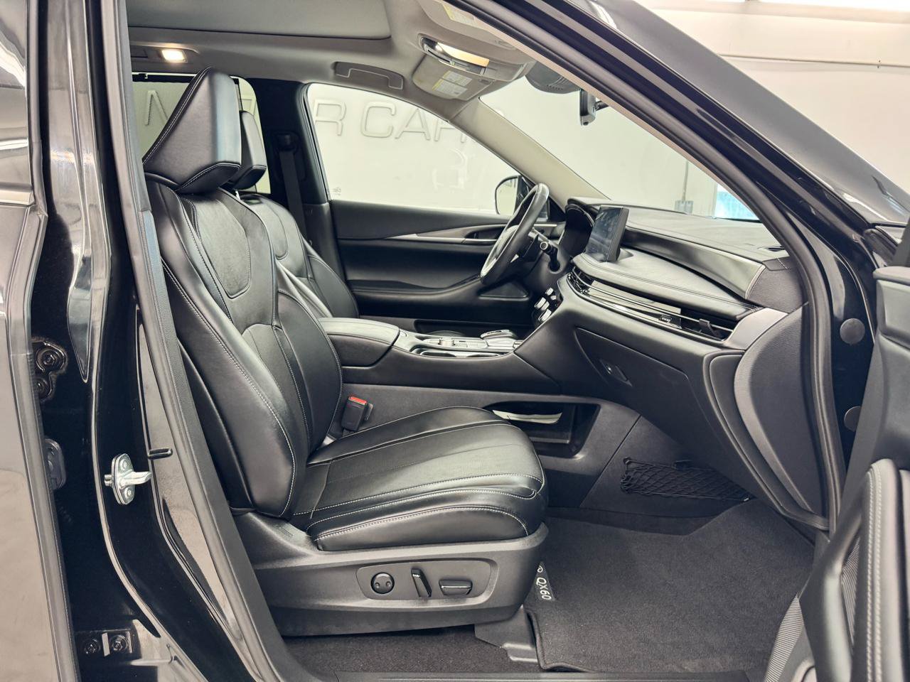 Used 2023 INFINITI QX60 Luxe w/ Cargo Package AWD/4WD image 17