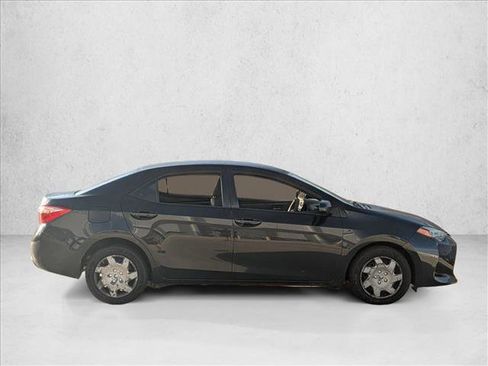 Used 2017 Toyota Corolla LE FWD image 4